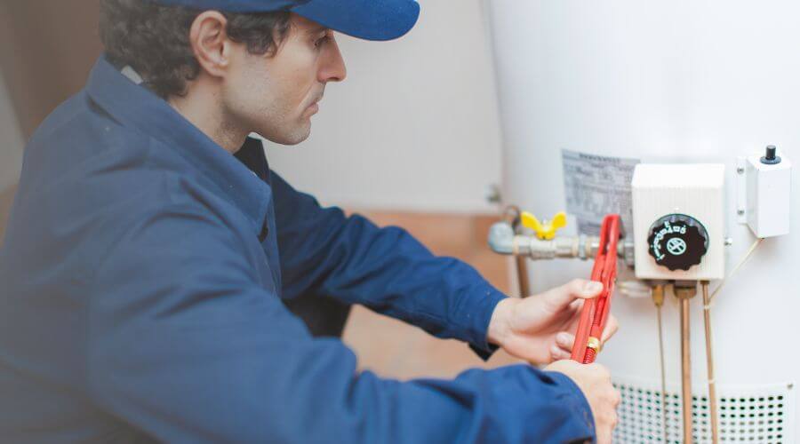 Expert burst pipe repair services in Leslie, MO